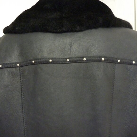 HiSO IRA Trimmed Shearling Coat - Picture 6 of 11